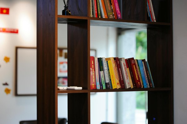 Comment optimiser une stratégie de communication multicanale pour une organisation caritative internationale ?